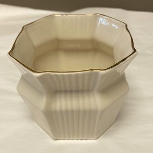 Belleek Pottery Gold Rim Small Pot -Collector’s Society